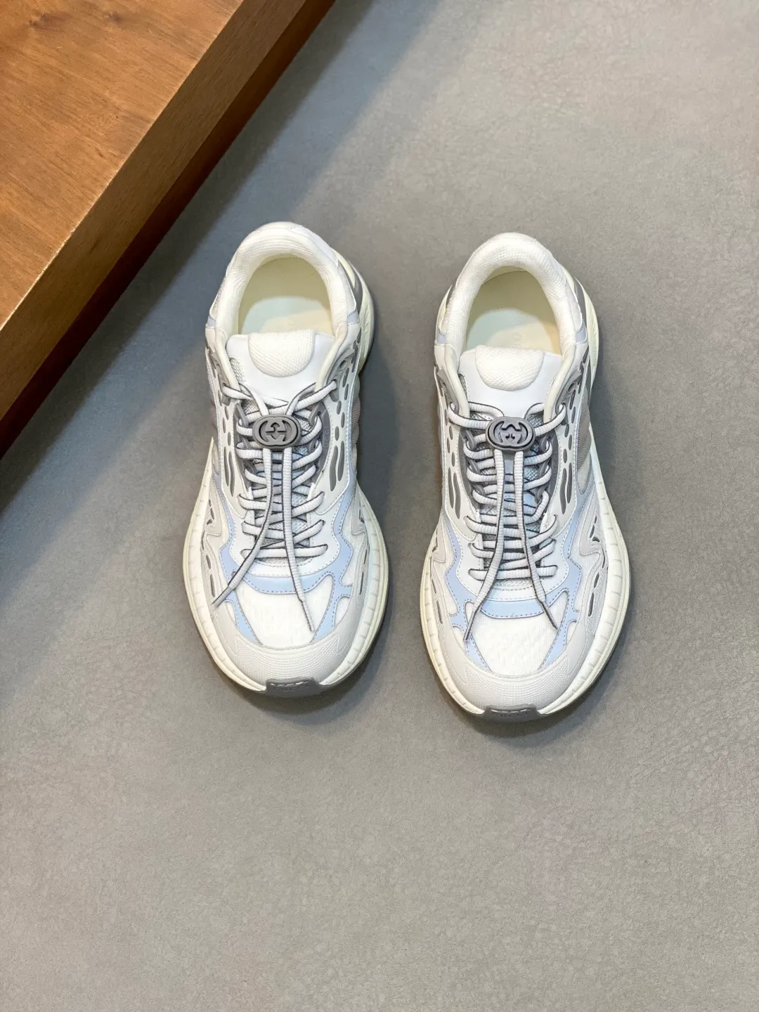 Men's Men's Shoes 💰900 Gucci Gucci 2.0 Sports Shoes Couple's Style Retro Casual Shoes Running Shoes Original Purchase, Development, Production Gucci 2.0 Sports Shoes reinterpret the brand's iconic striped webbing elements. This sneaker reinterprets the iconic details. It uses EVA thick soles and a smart silhouette to bring a stable and comfortable wearing experience. Exquisite packaging at the delivery counter. Fabric: original imported cowhide + technical fabrics. Lining: original imported breathable mesh. Sole: original molded ultra-light foam rubber. Bottom thickness: 4CM. Size: 39-44 (customized for 38, 45, 56)